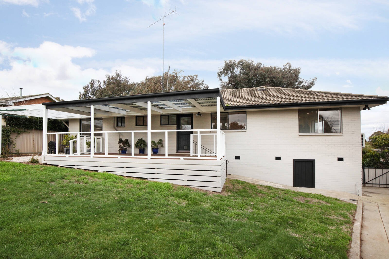 Property Gallery Thumbnail 9
