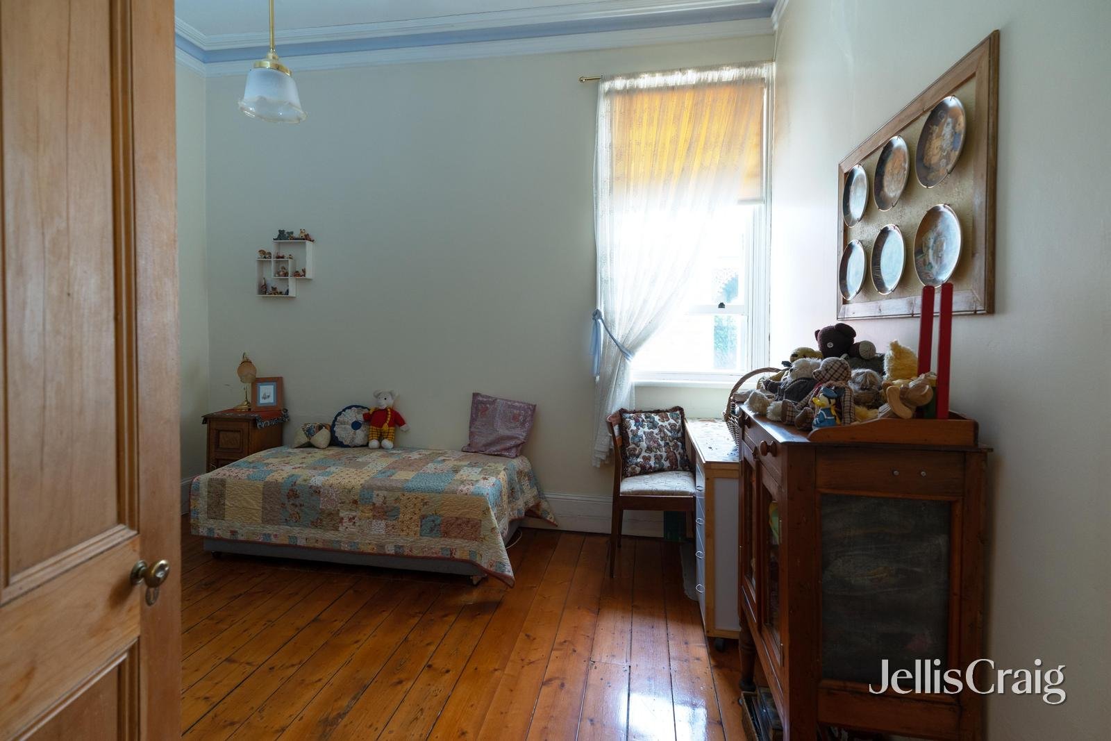 53 Hargraves Street, Castlemaine image 5