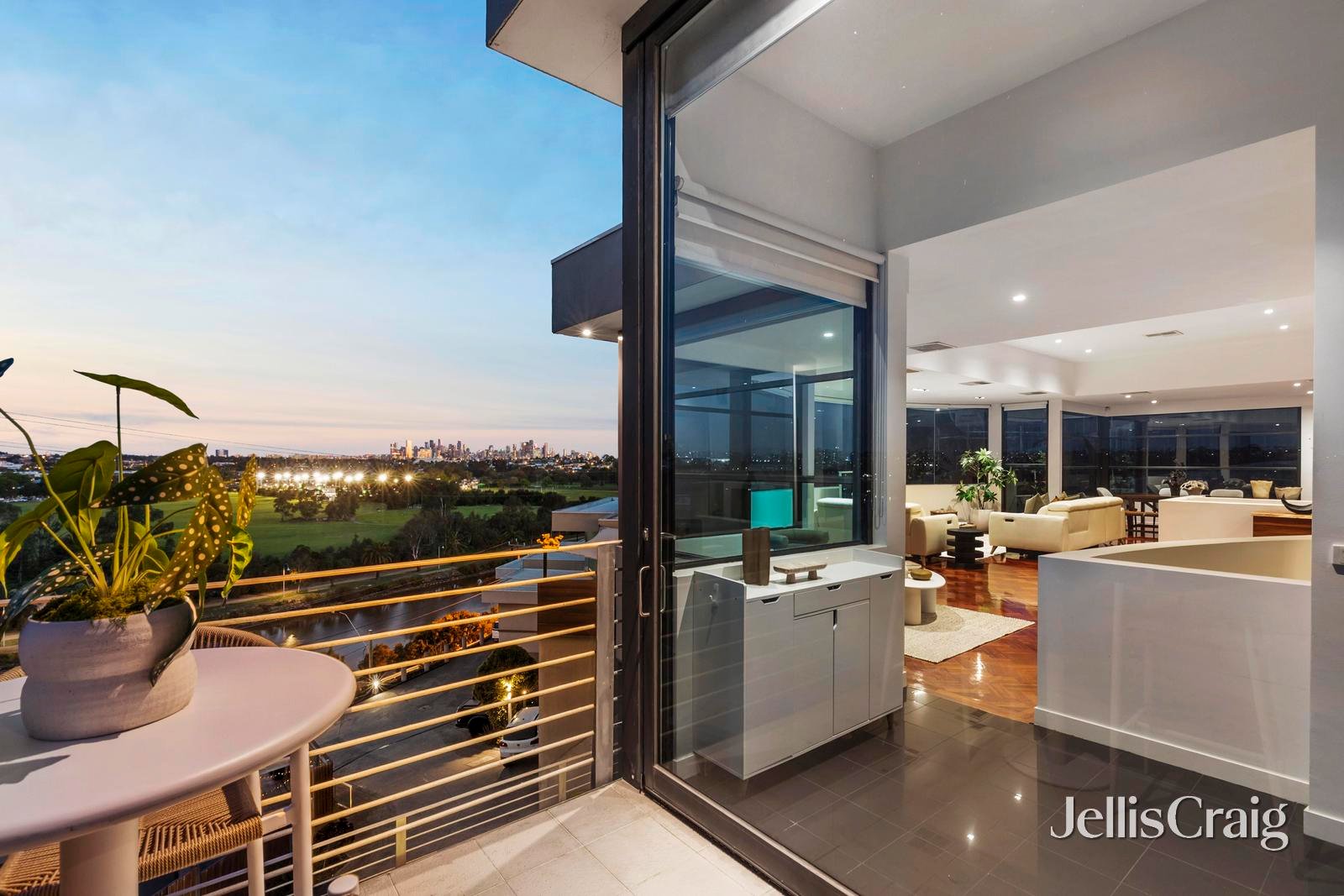 5/3 Hillside Crescent, Maribyrnong image 4