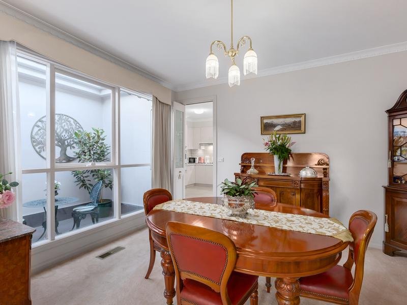 53 Inverness Way, Balwyn North image 8