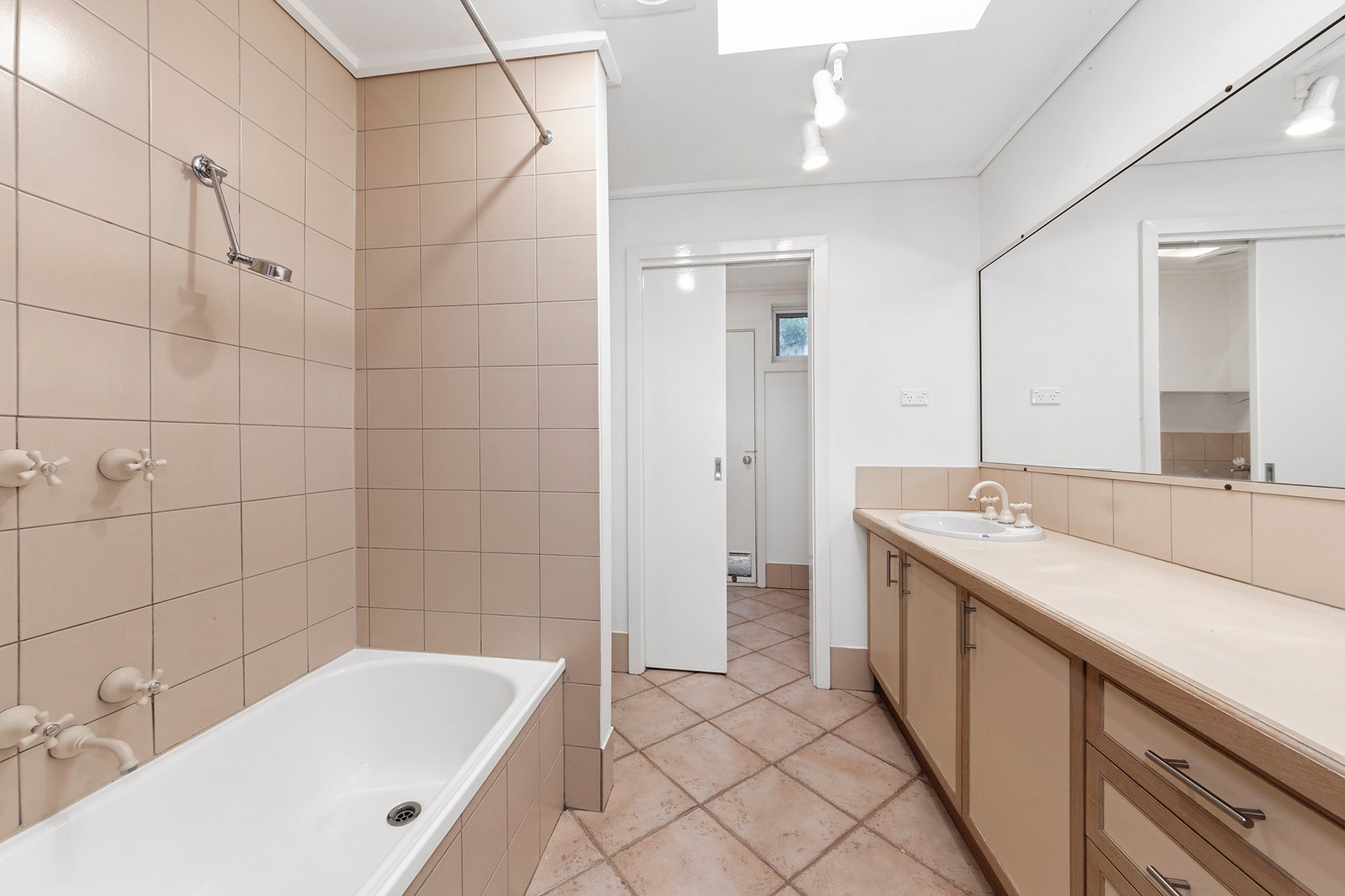 5 / 3 Landcox St  Brighton East