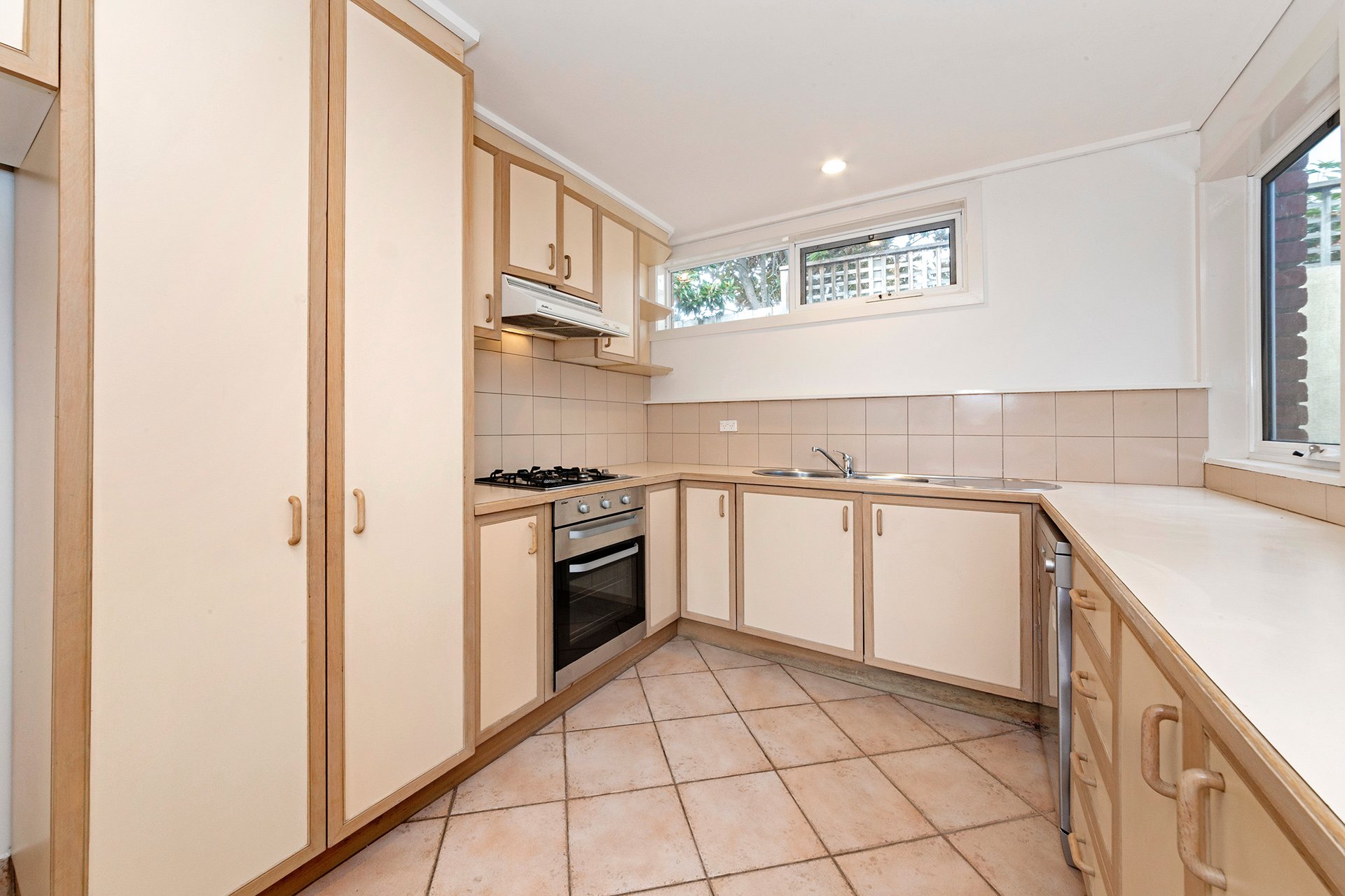 5 / 3 Landcox St  Brighton East