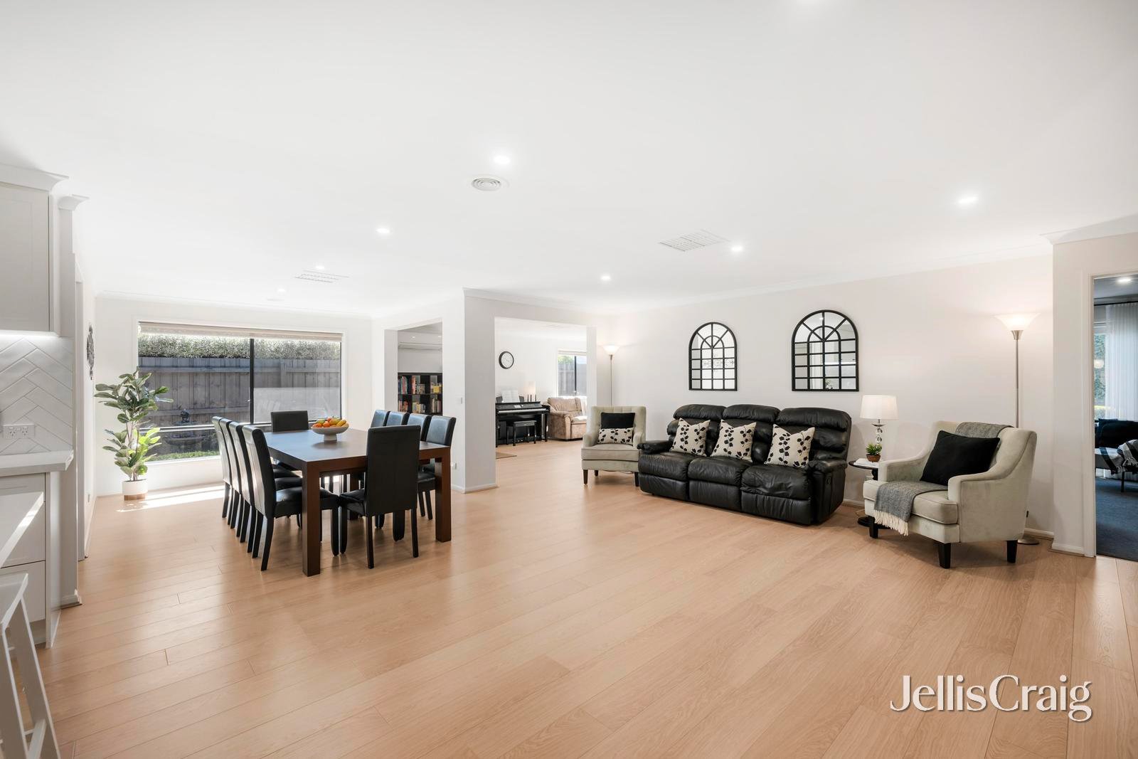 53 Larbert Road, Mooroolbark image 8