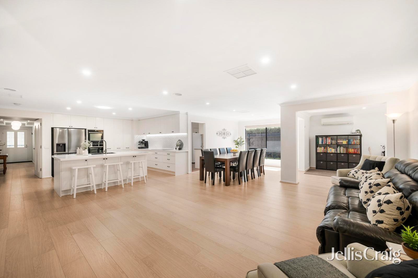 53 Larbert Road, Mooroolbark image 9