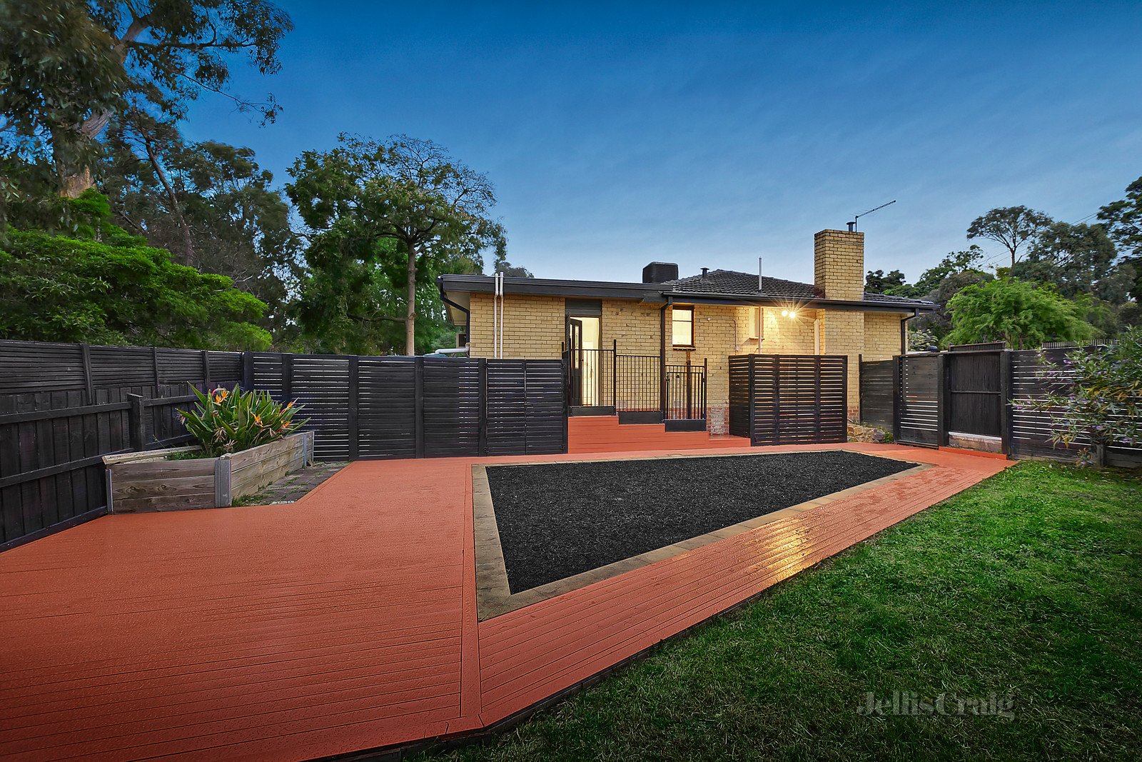 53 Longbrae Court, Forest Hill image 9
