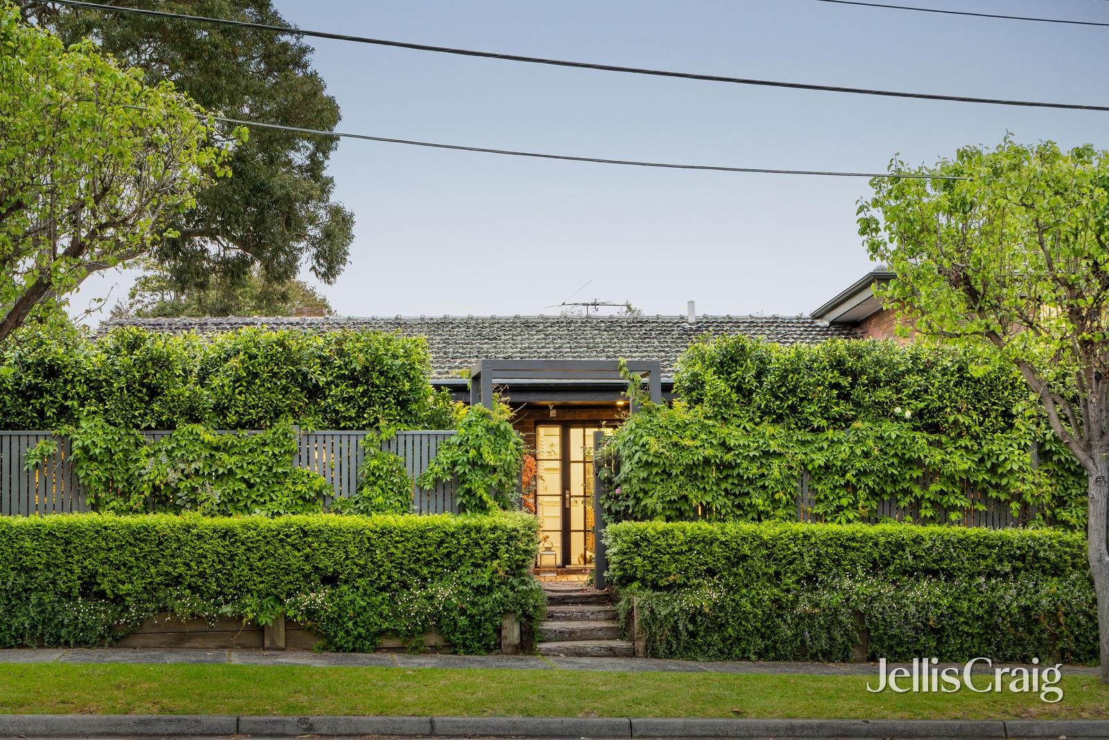 53 Lower Dandenong Road, Mentone image 1