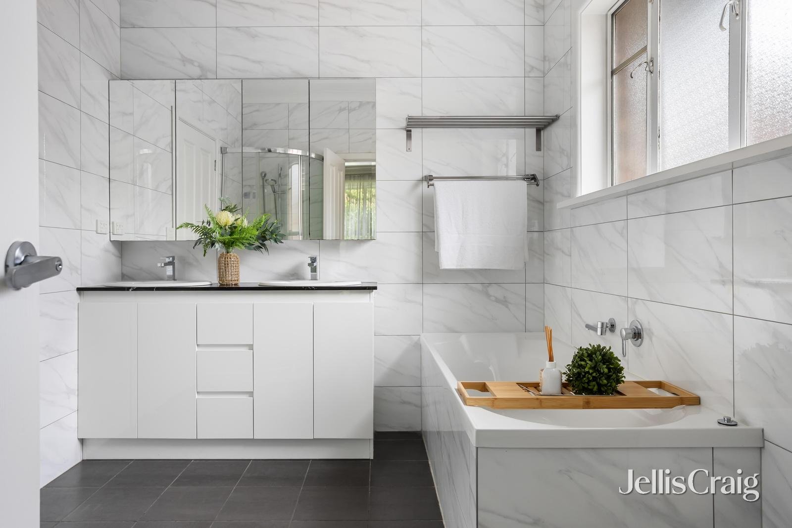 53 Quinn Street, Heidelberg image 9