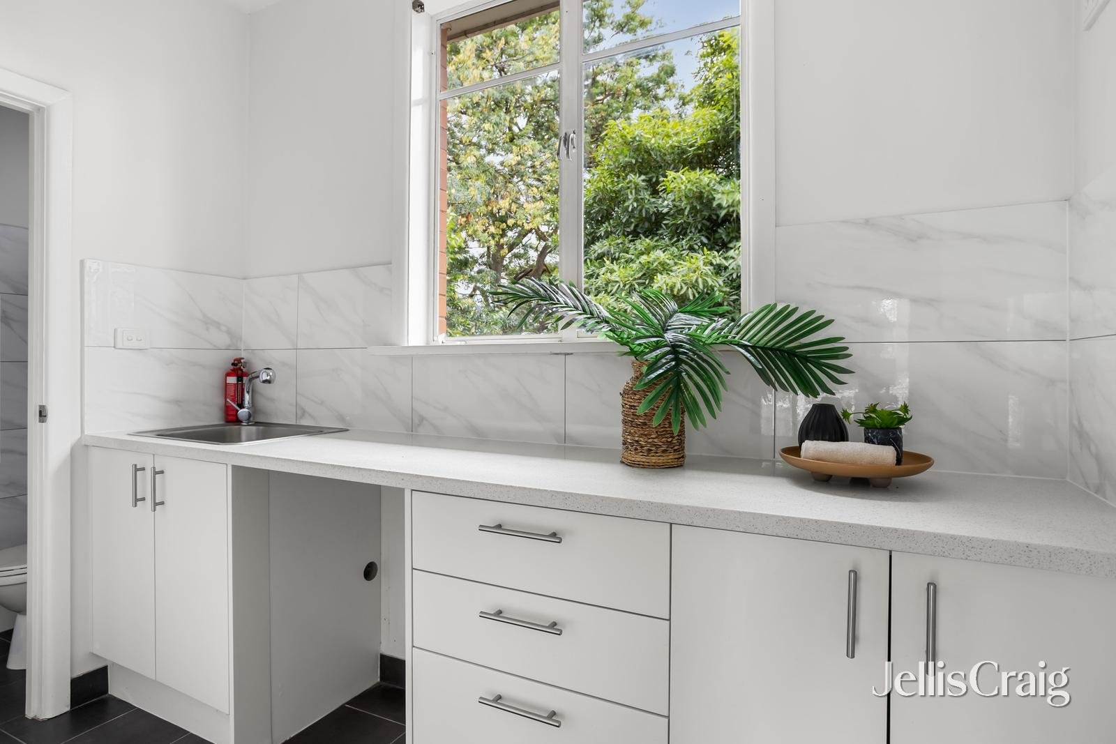 53 Quinn Street, Heidelberg image 10