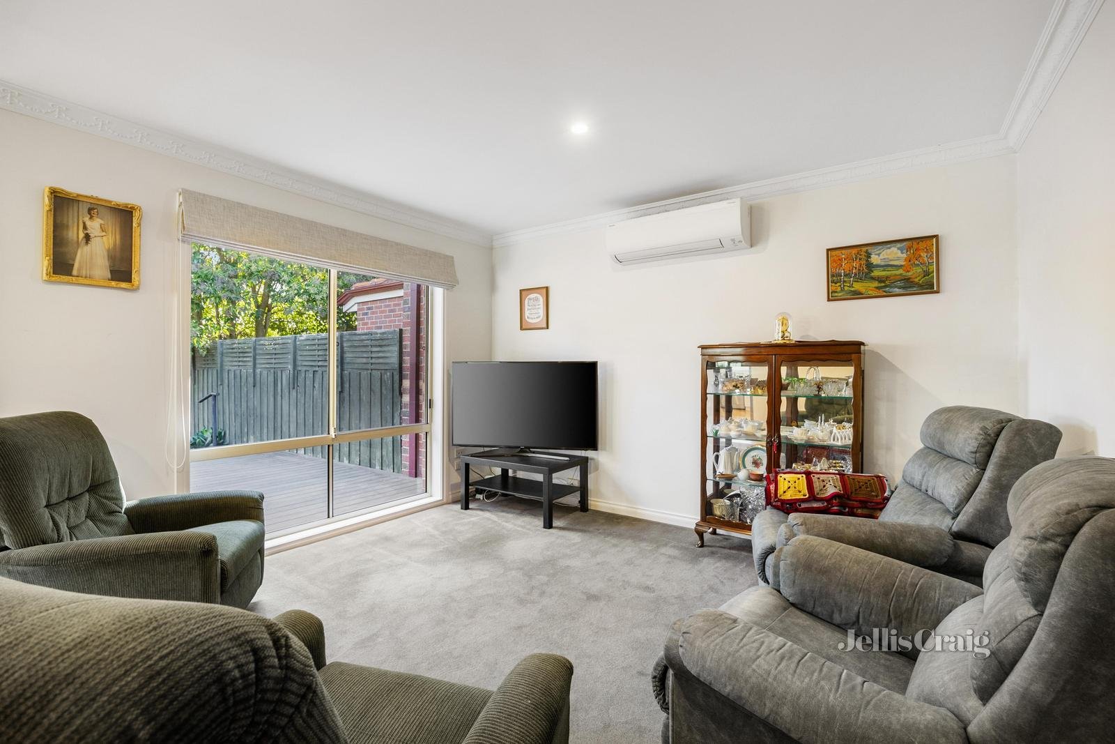 53 Rosstrevor Crescent, Mitcham image 2