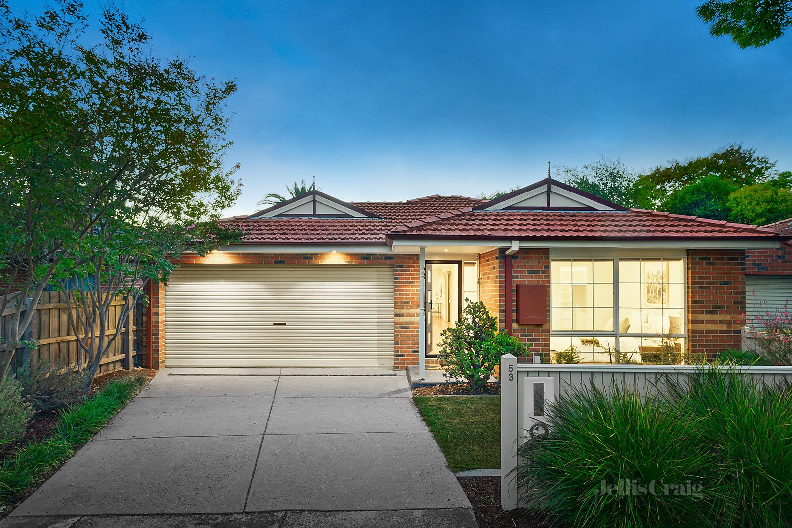 53 Rosstrevor Crescent, Mitcham image 1