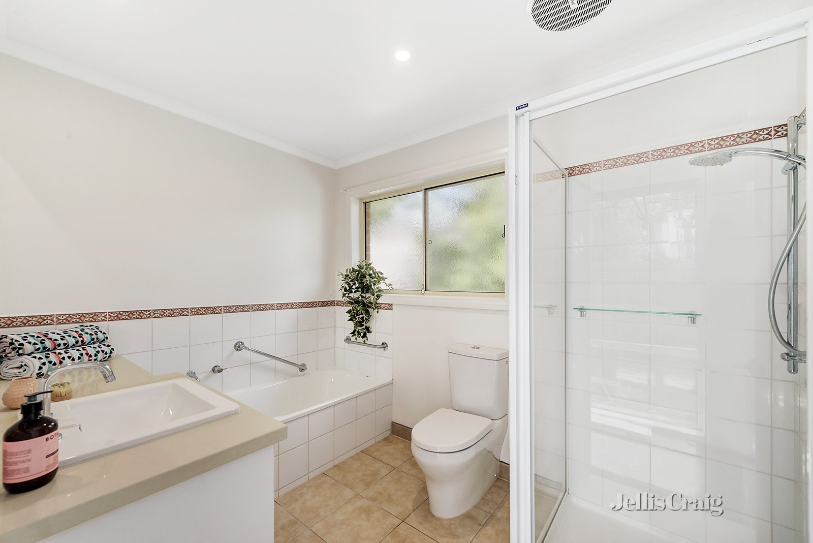 53 Rosstrevor Crescent, Mitcham image 7