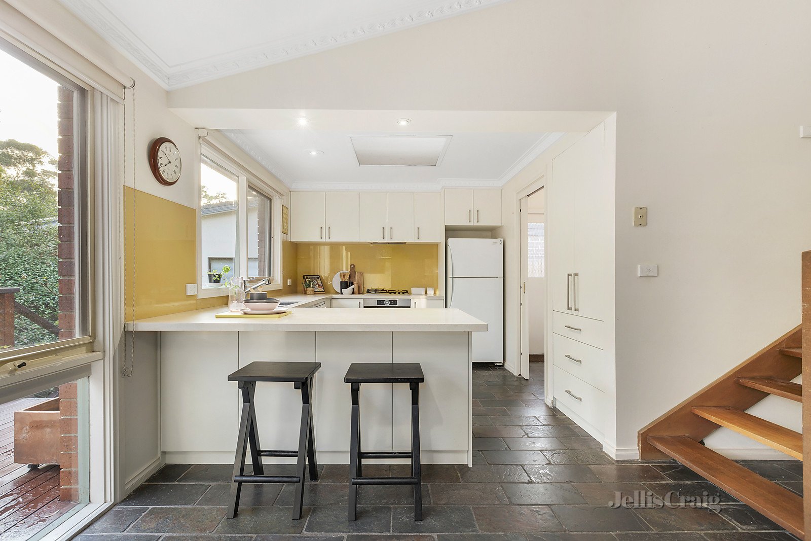 53 Valonia Drive, Eltham image 3