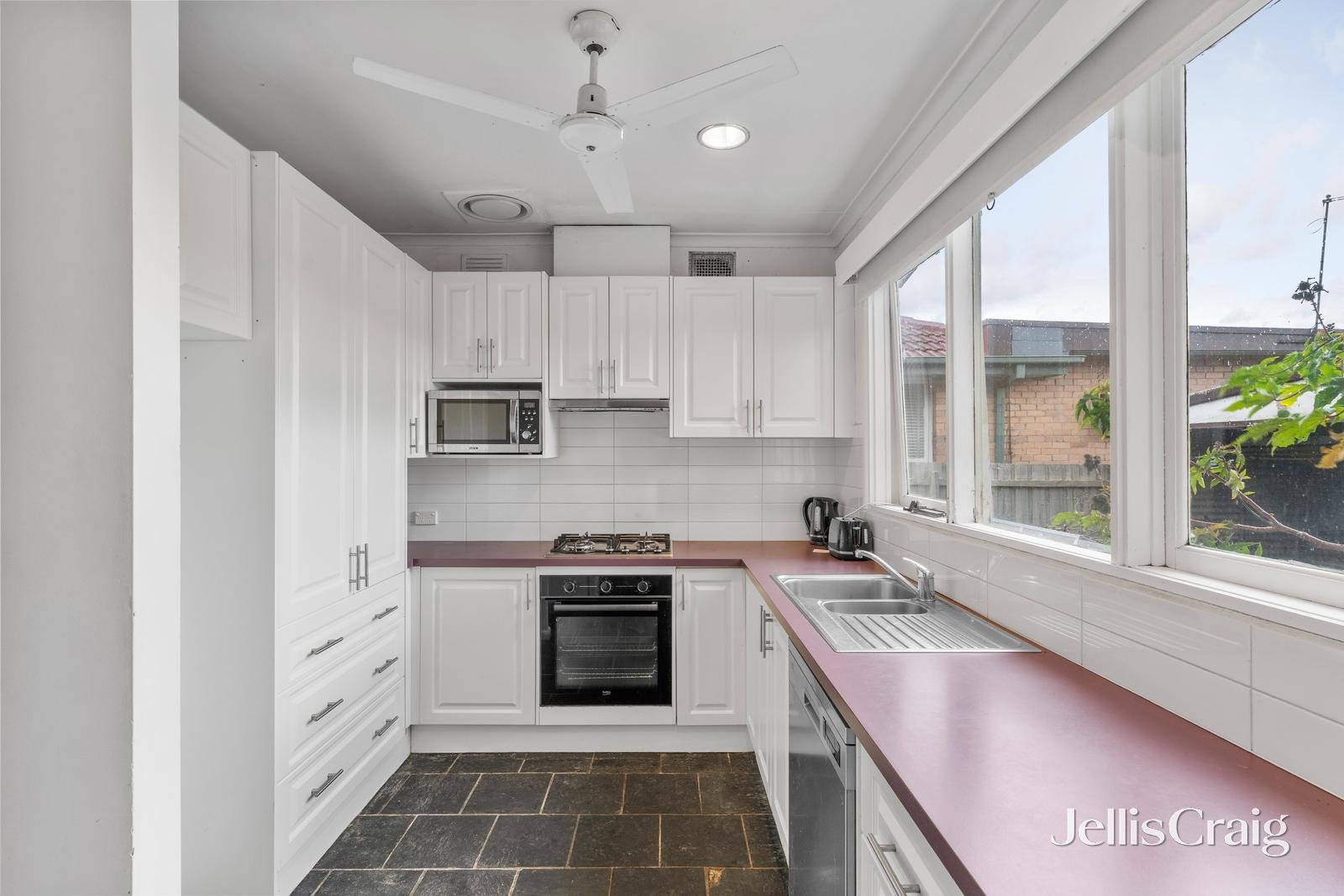 53 Vicki Street, Forest Hill image 4