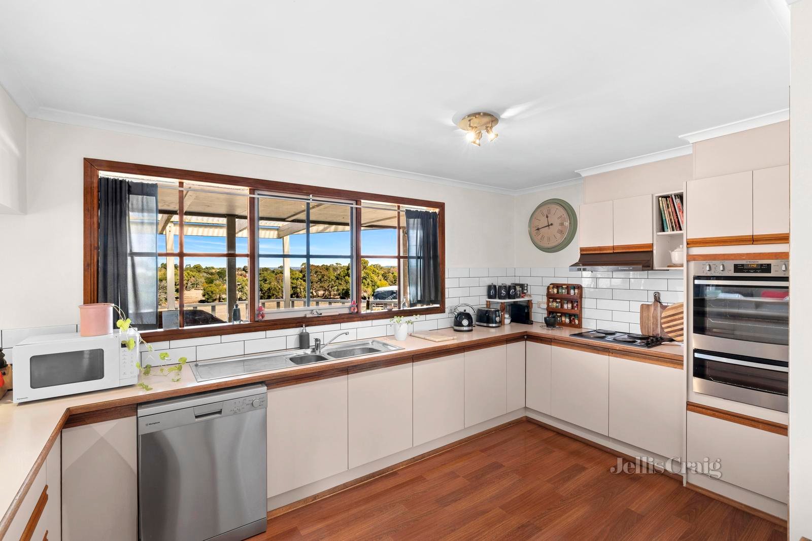 53 Westview Court, Kyneton image 3