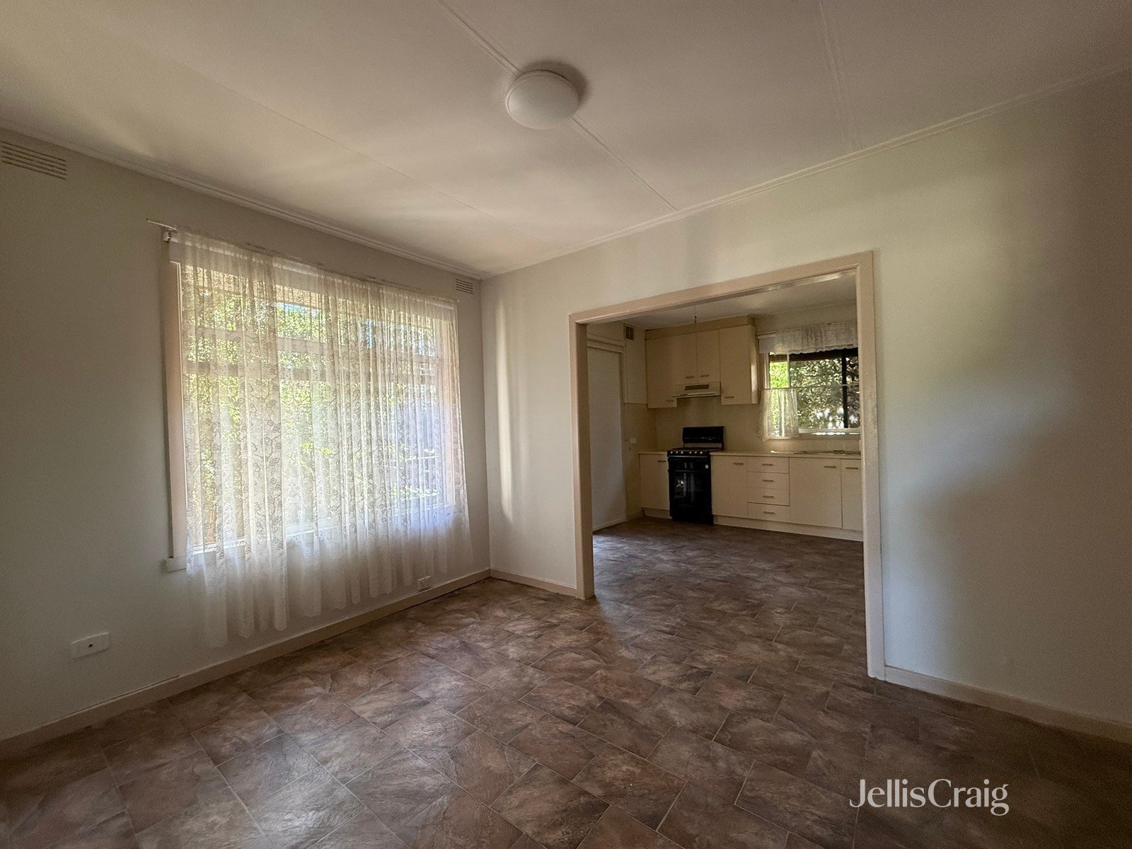53 Whitelaw Street, Reservoir image 2