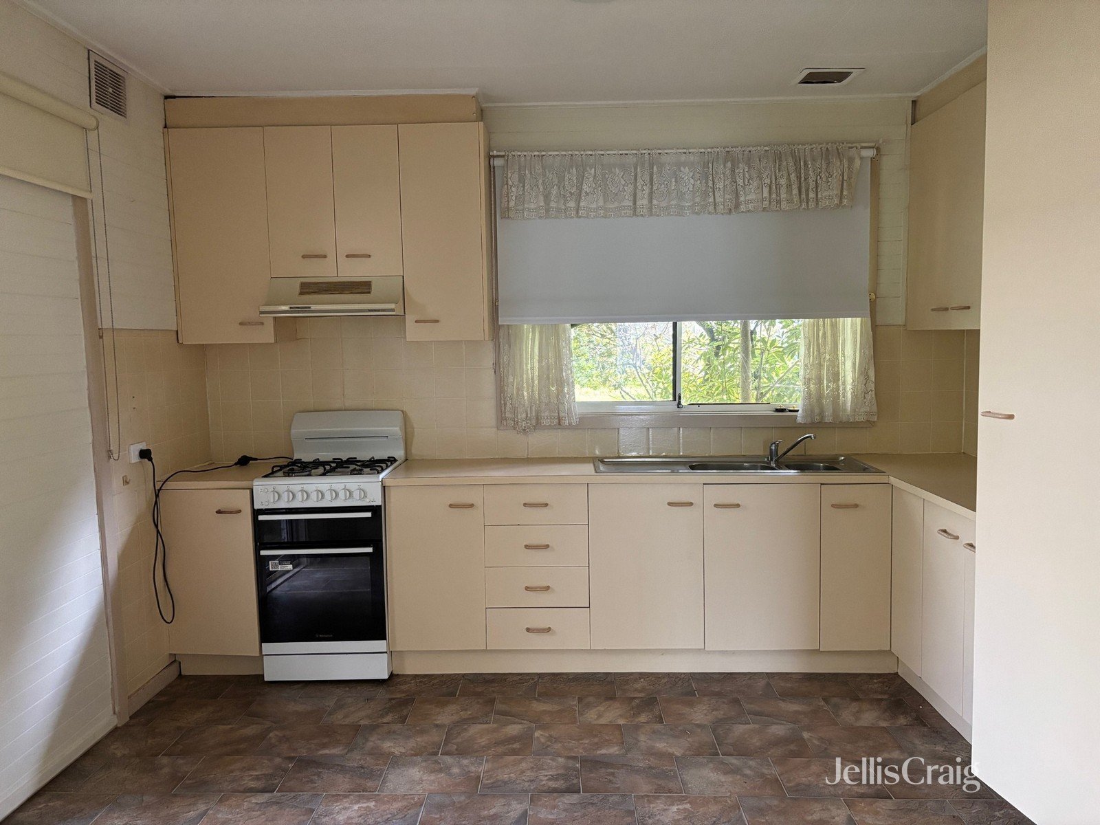53 Whitelaw Street, Reservoir image 1