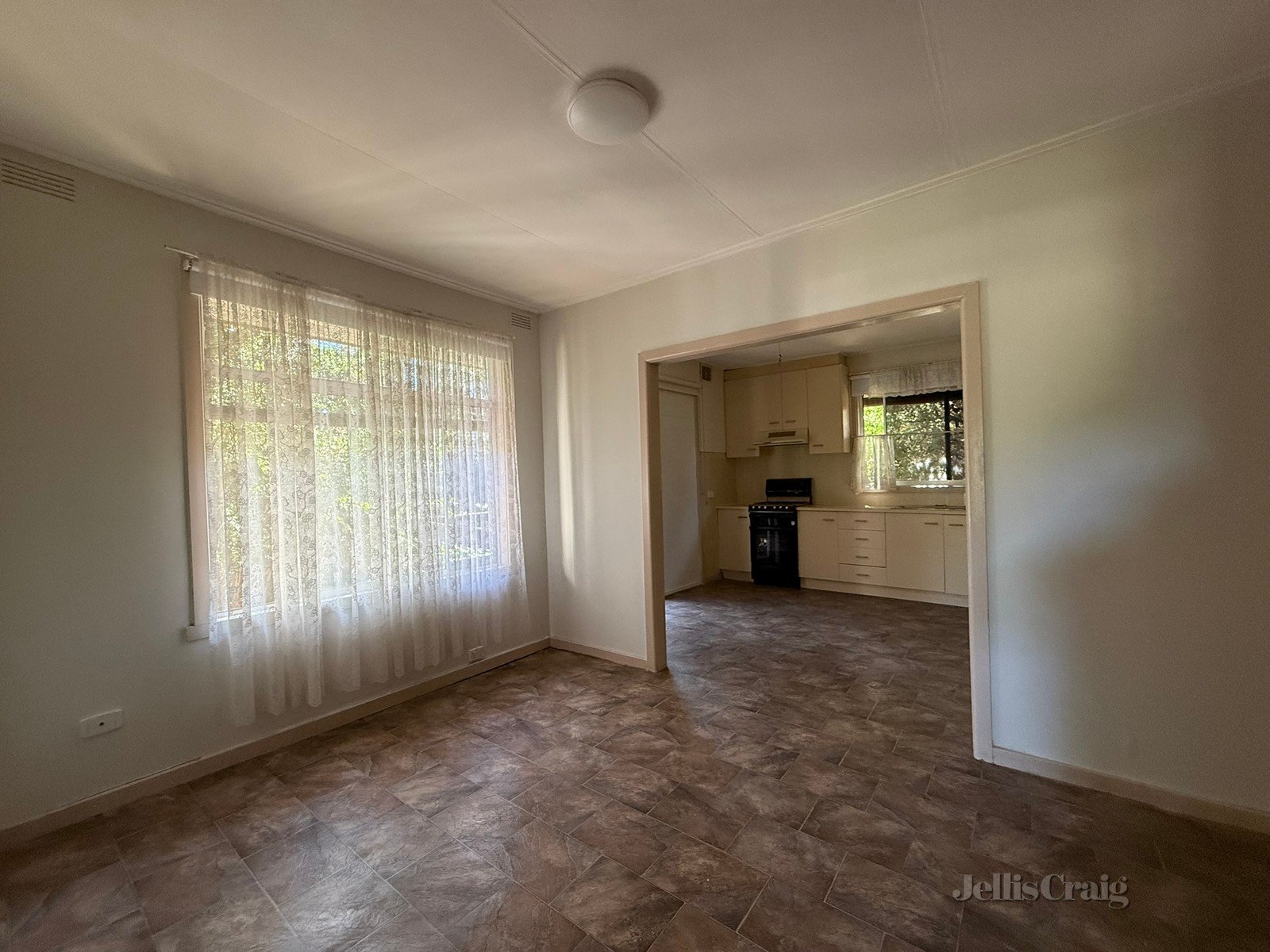 53 Whitelaw Street, Reservoir image 2