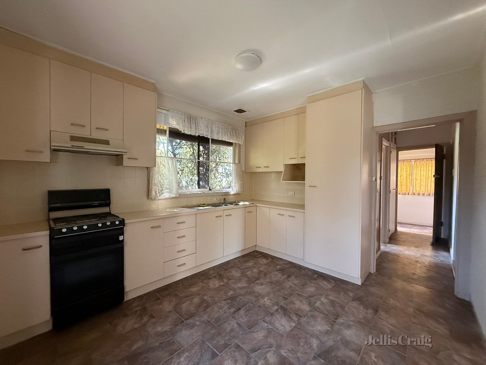53 Whitelaw Street, Reservoir image 1