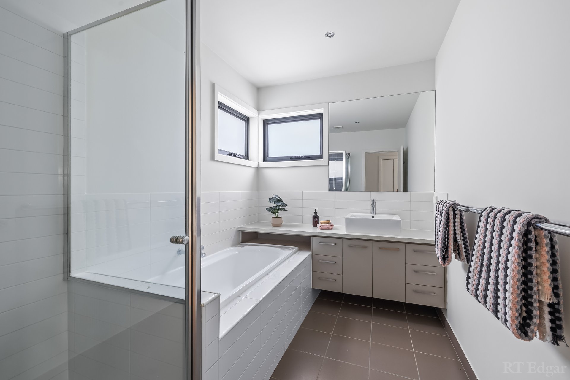 Property Gallery Thumbnail 9