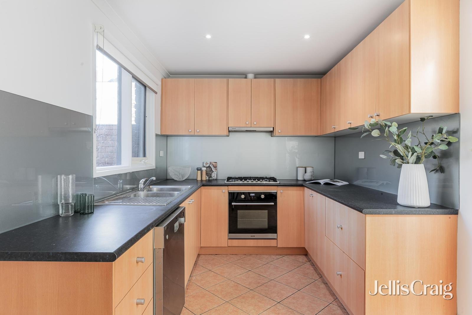 5/33 Holyrood Street, Hampton image 5