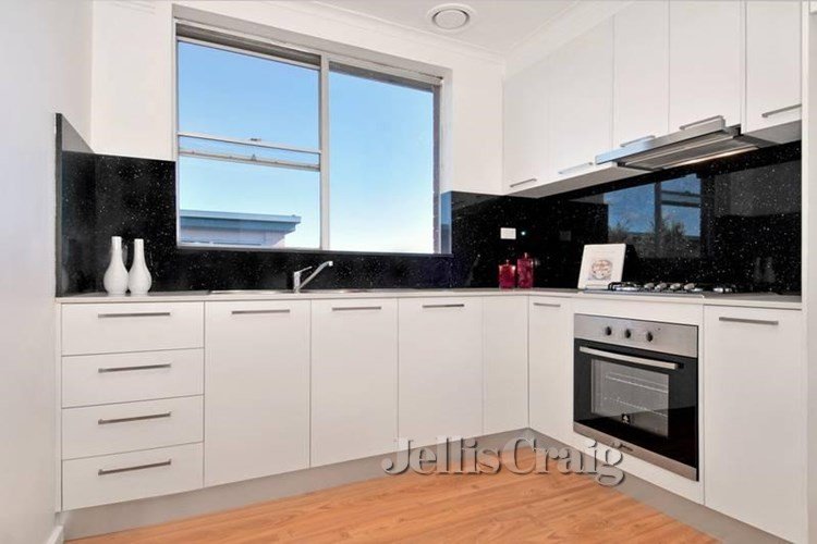 5/33 Staley Street, Brunswick image 2