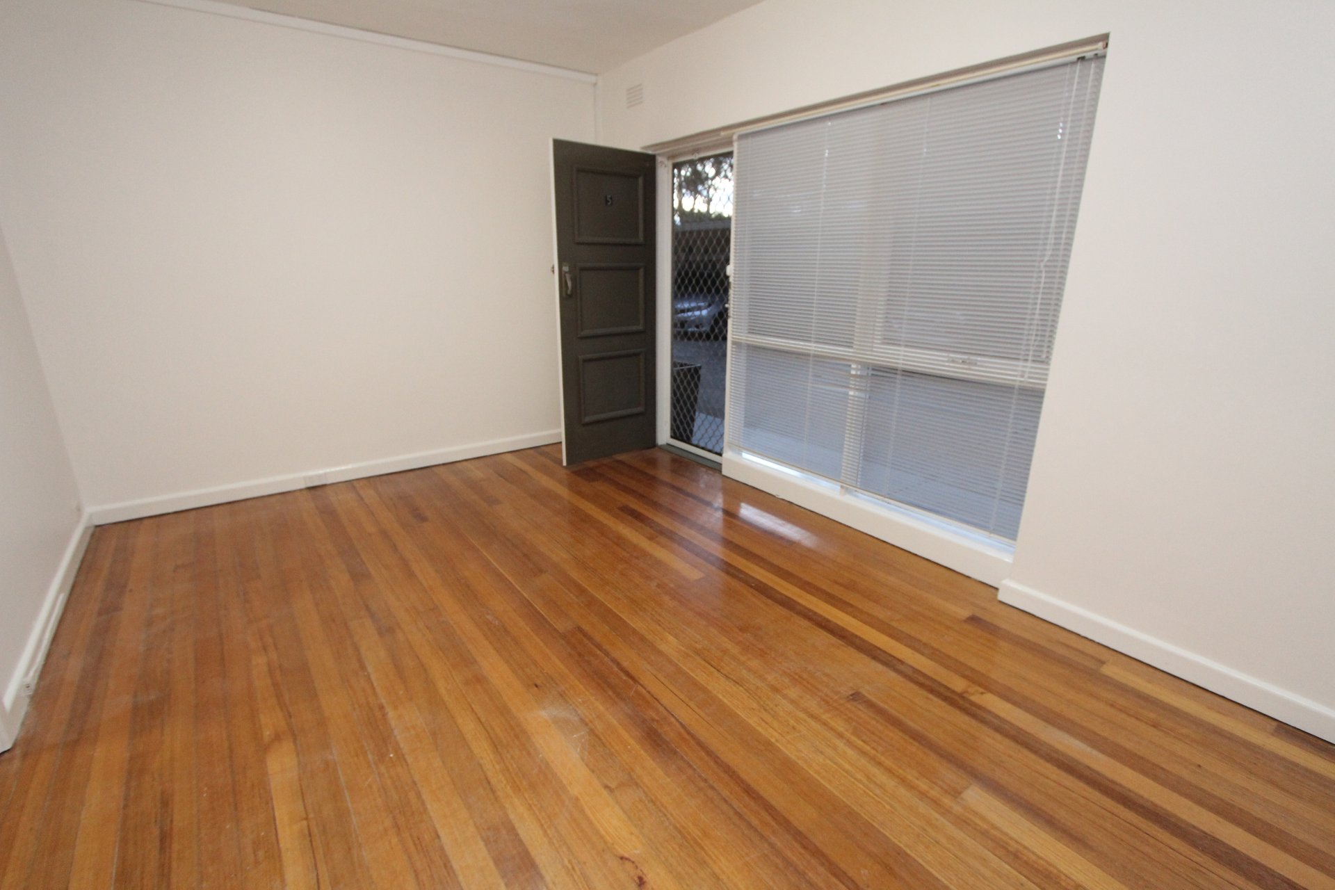 Property Gallery Thumbnail 5