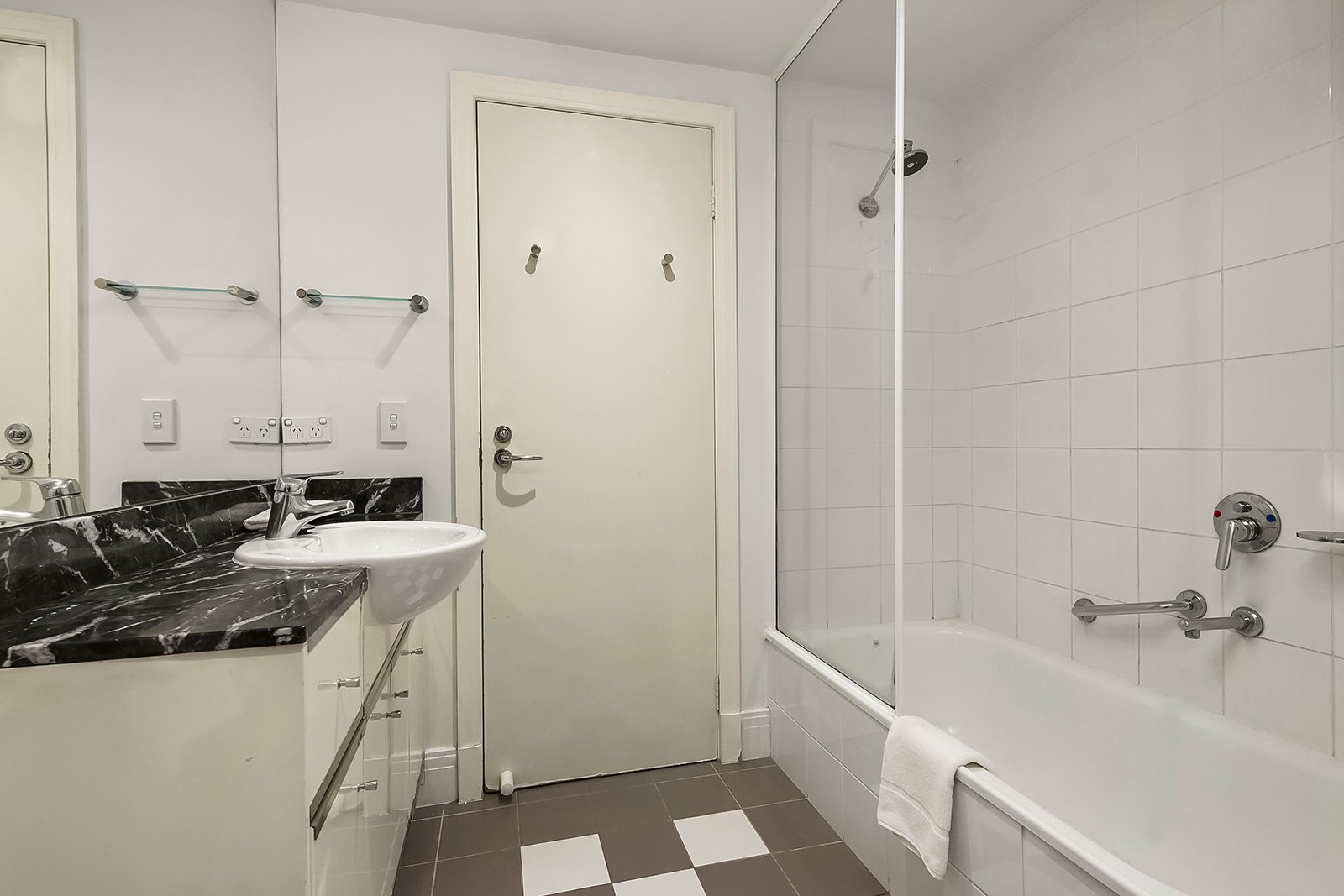 Property Gallery Thumbnail 6