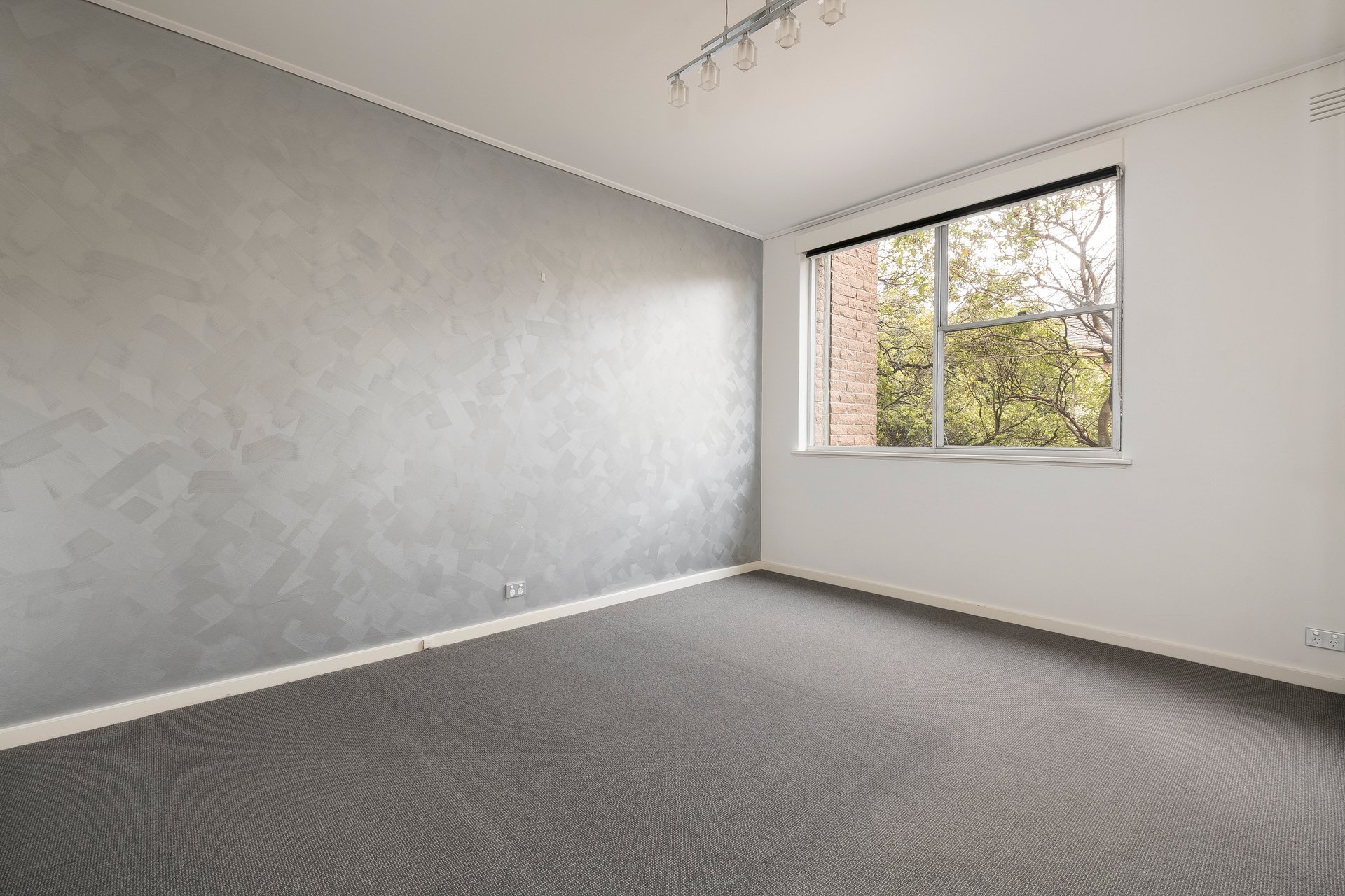 Property Gallery Thumbnail 4