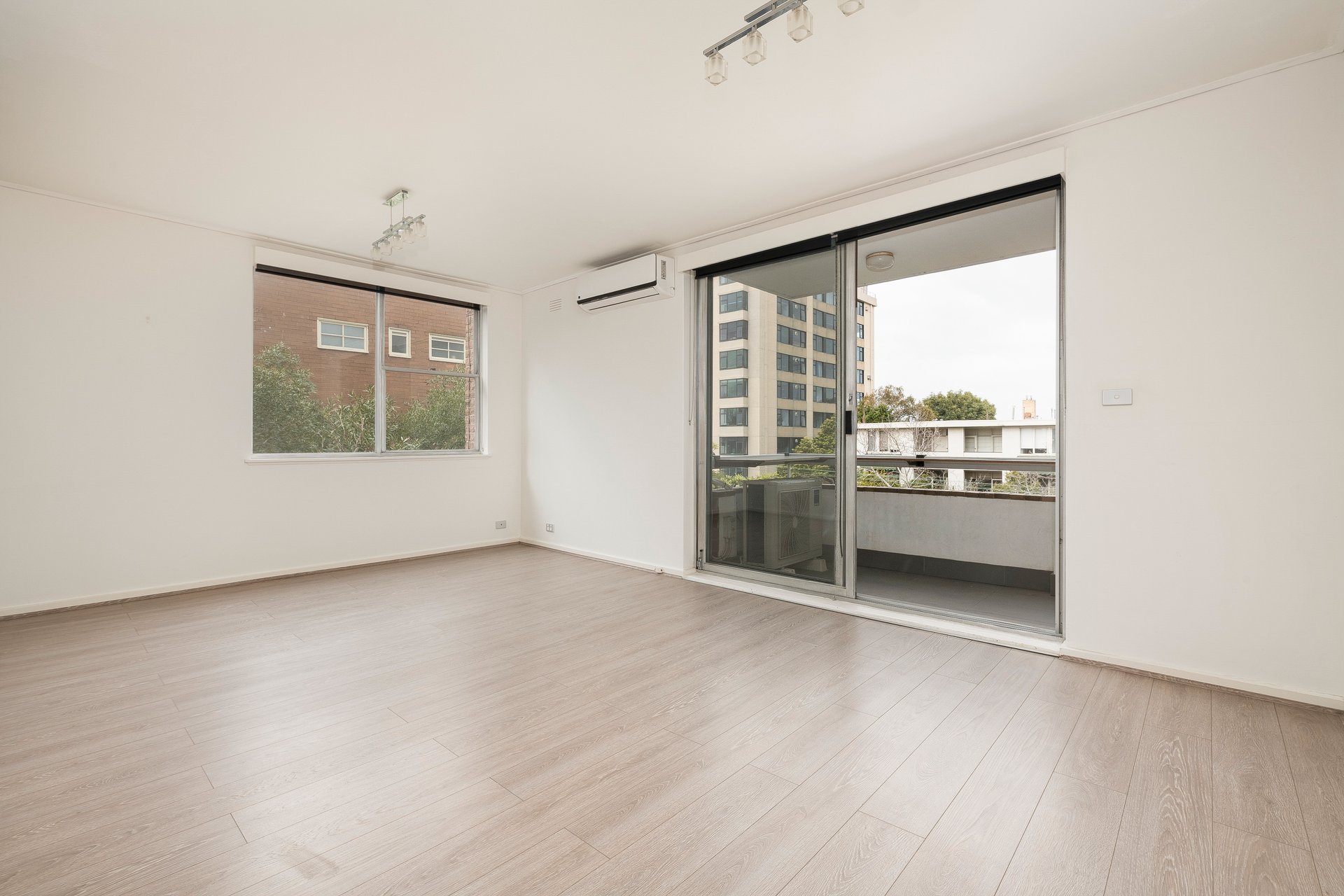 Property Gallery Thumbnail 3