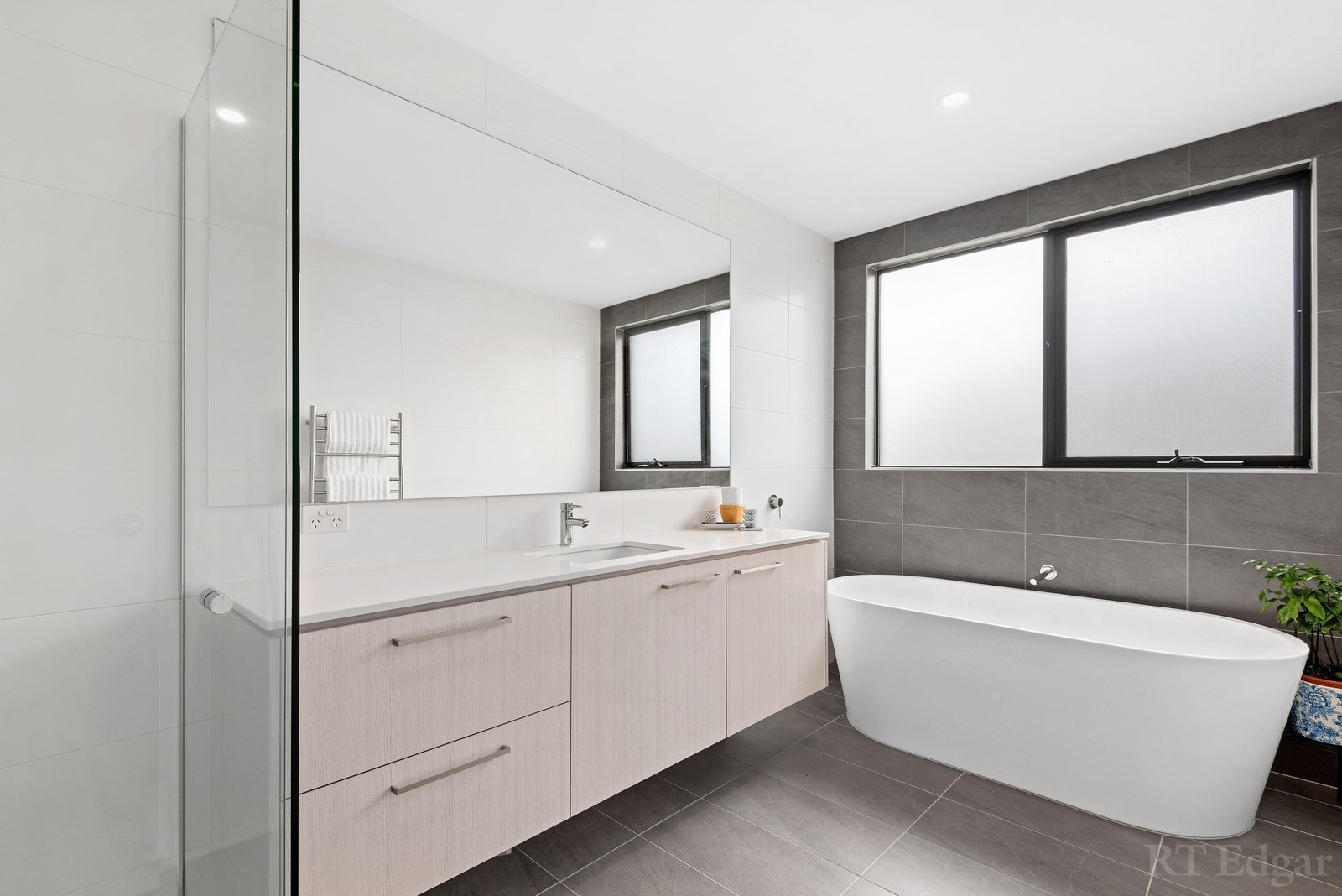 Property Gallery Thumbnail 6