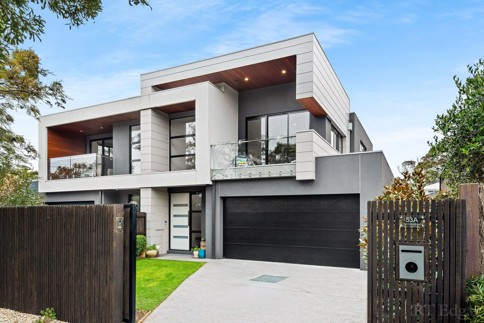 Property Gallery Thumbnail 9