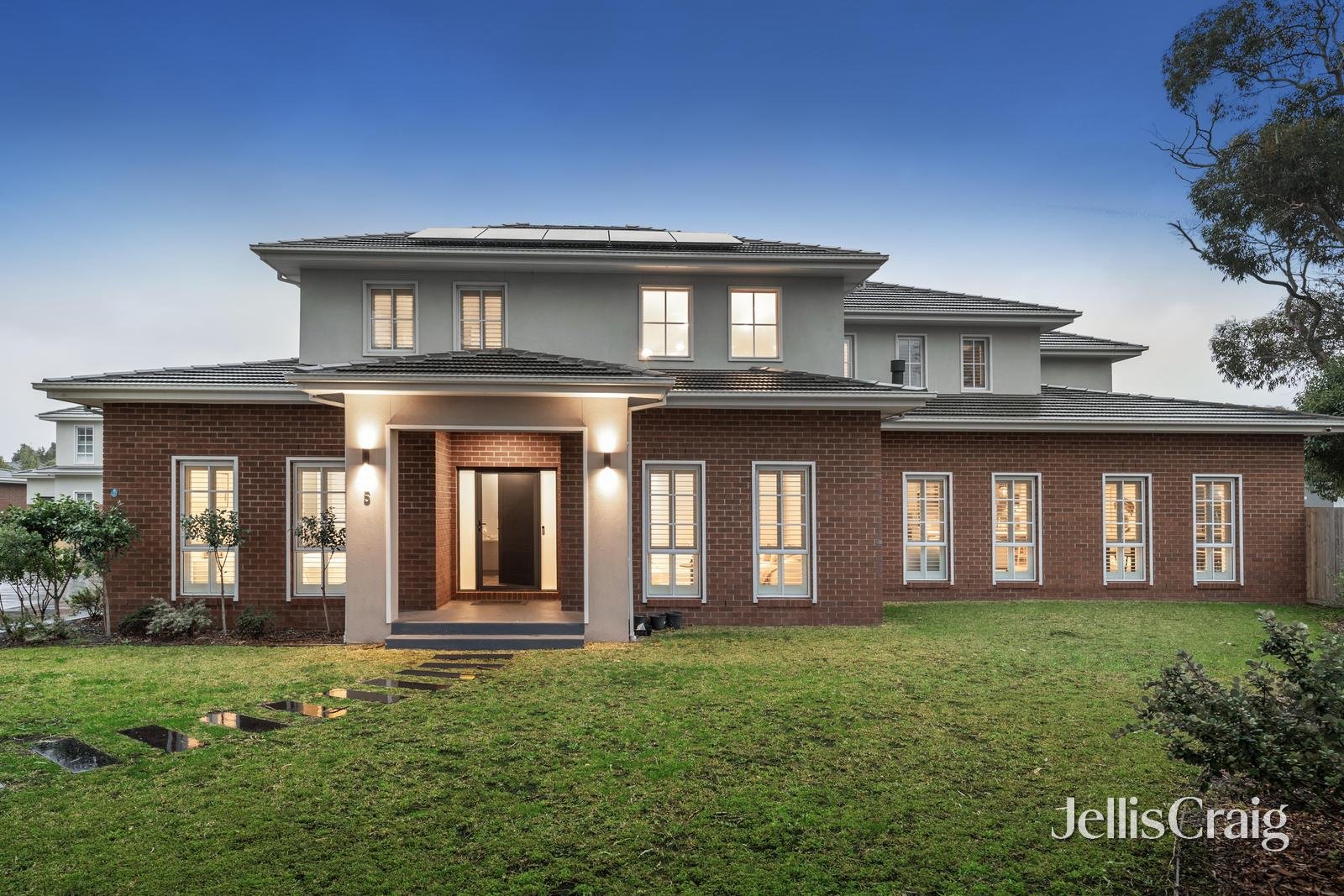 5/4-5 Tawonga Court, Glen Waverley image 1