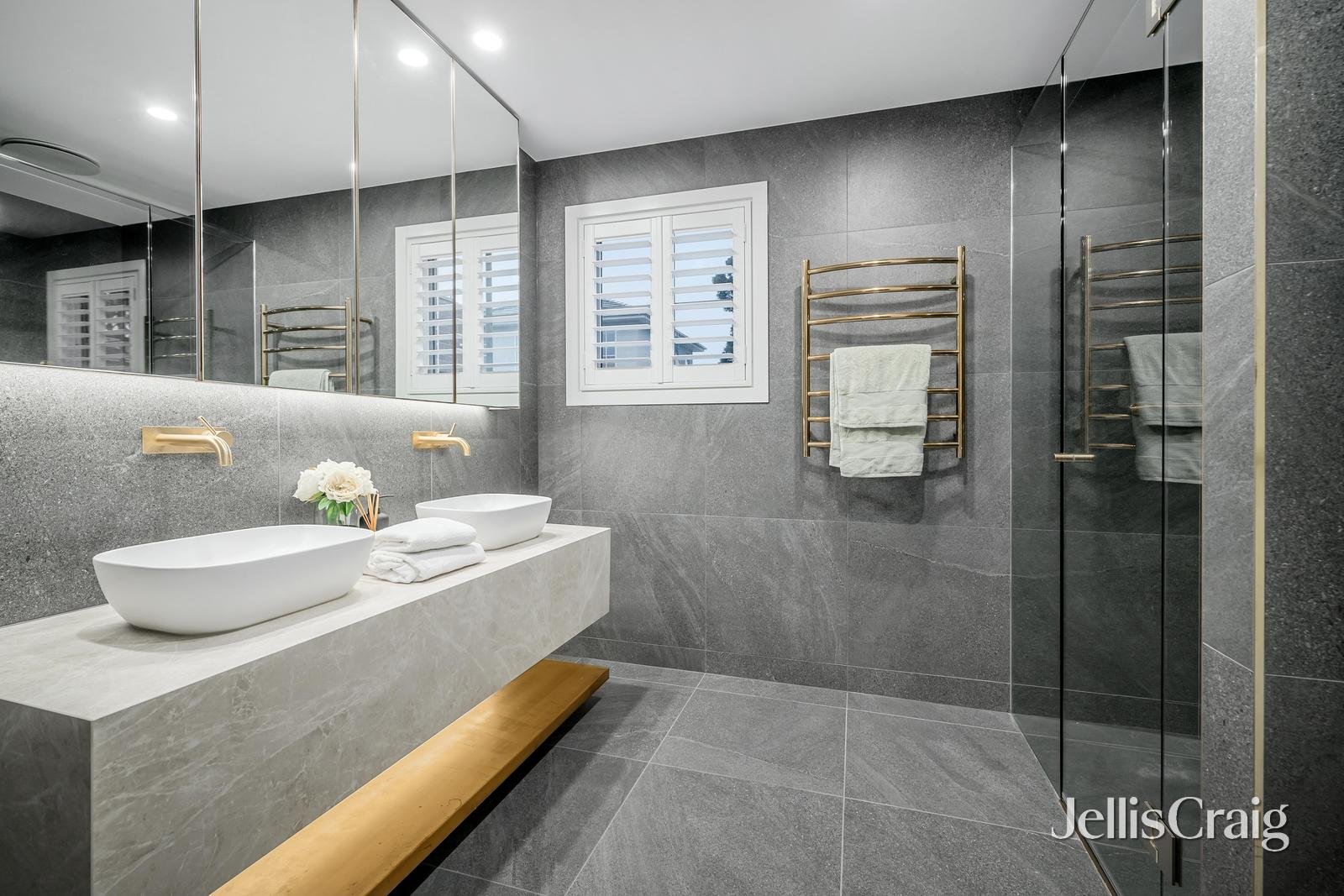 5/4-5 Tawonga Court, Glen Waverley image 5