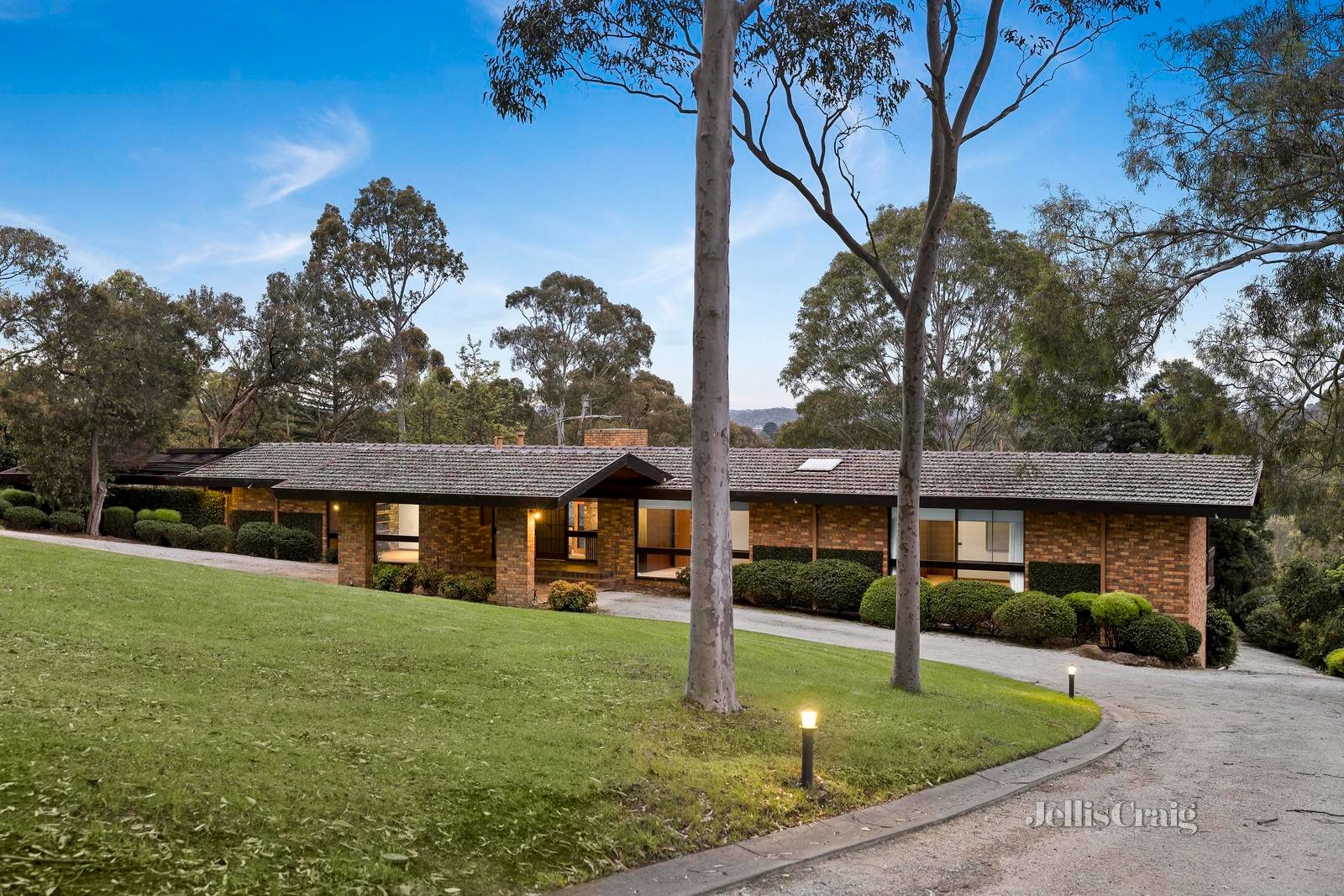 54-56 O'briens Lane, Templestowe image 2