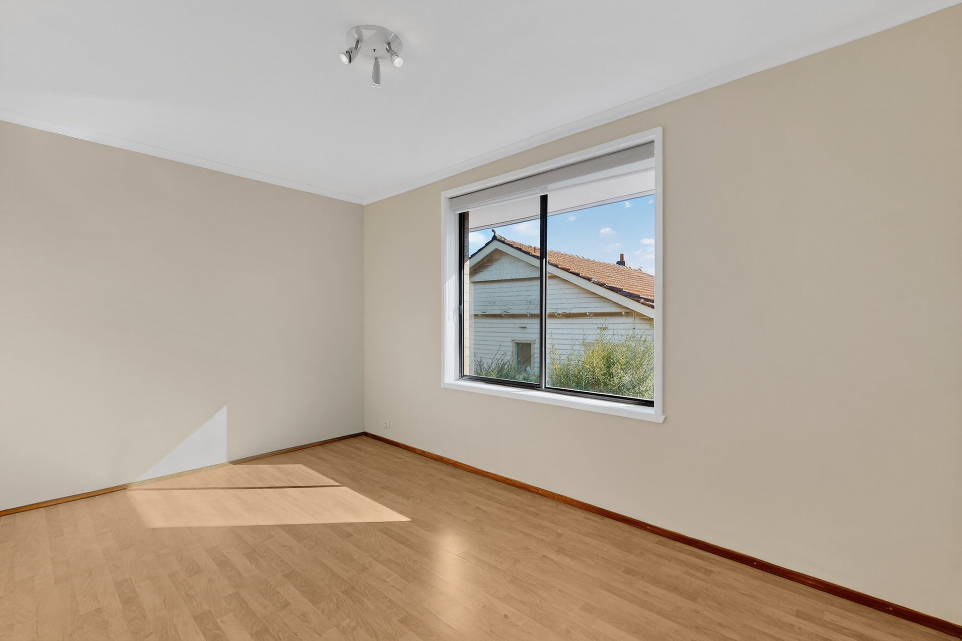 5/4 Balmoral Street, Essendon image 5