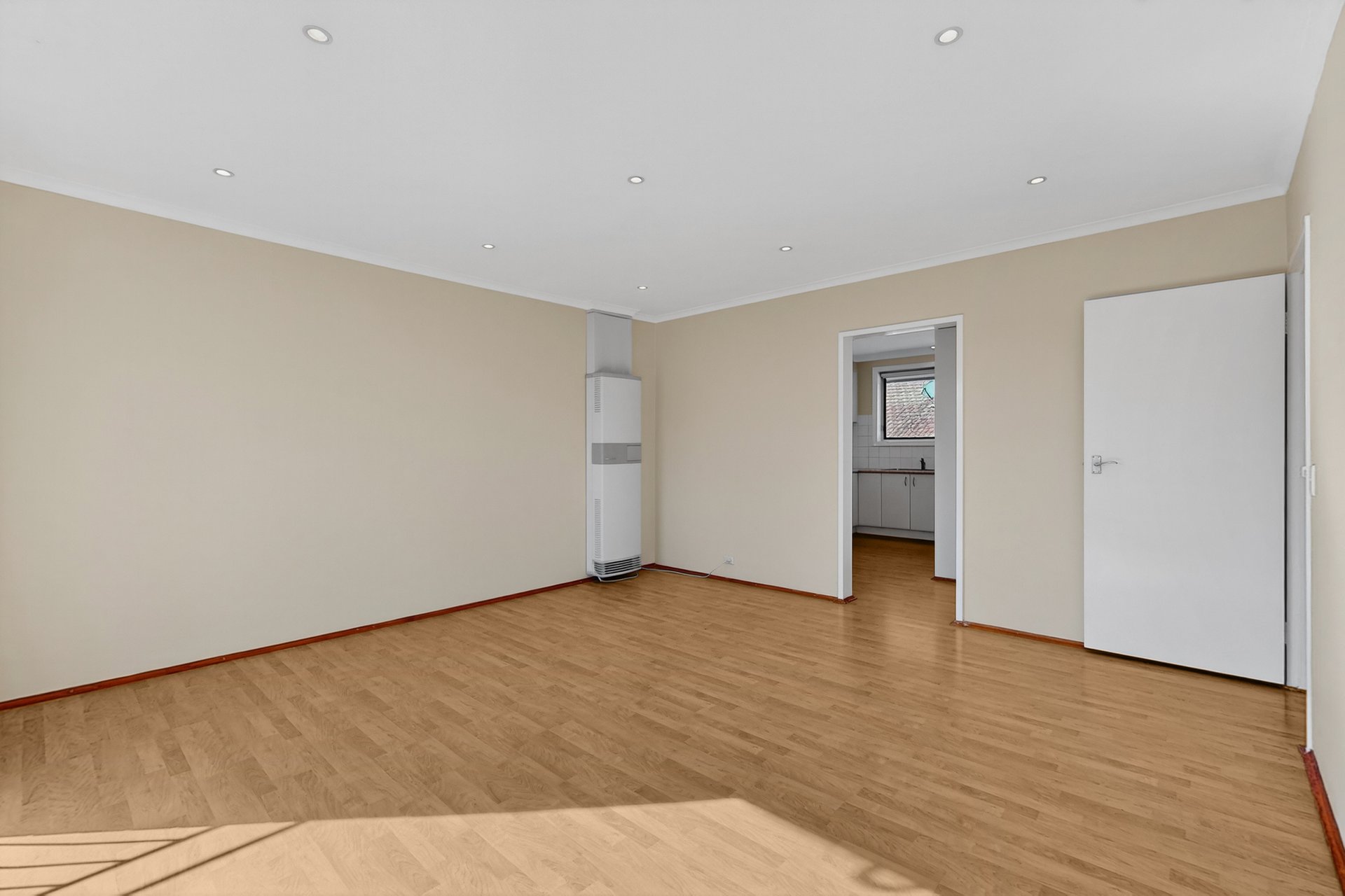 5/4 Balmoral Street, Essendon image 7