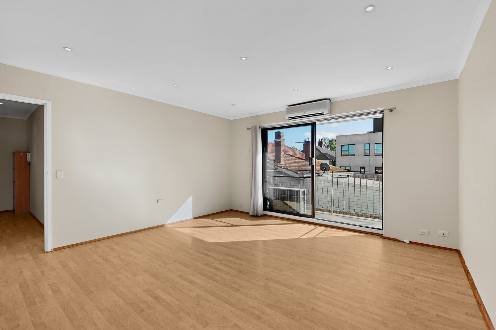 5/4 Balmoral Street, Essendon image 4