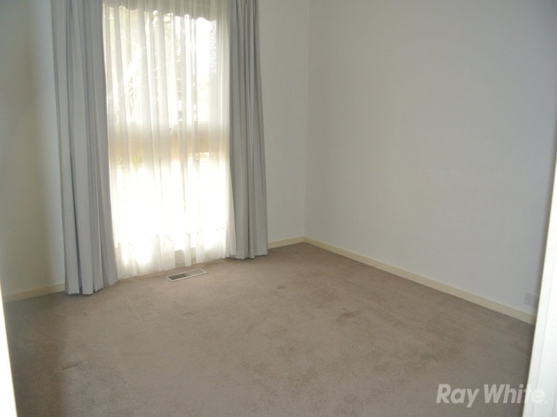 54 Banbury Street, Burwood East image 8