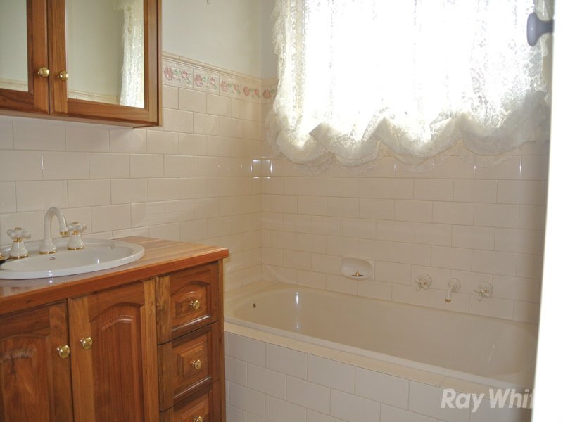 54 Banbury Street, Burwood East image 7