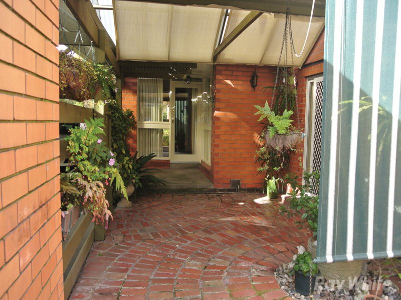 54 Banbury Street, Burwood East image 9