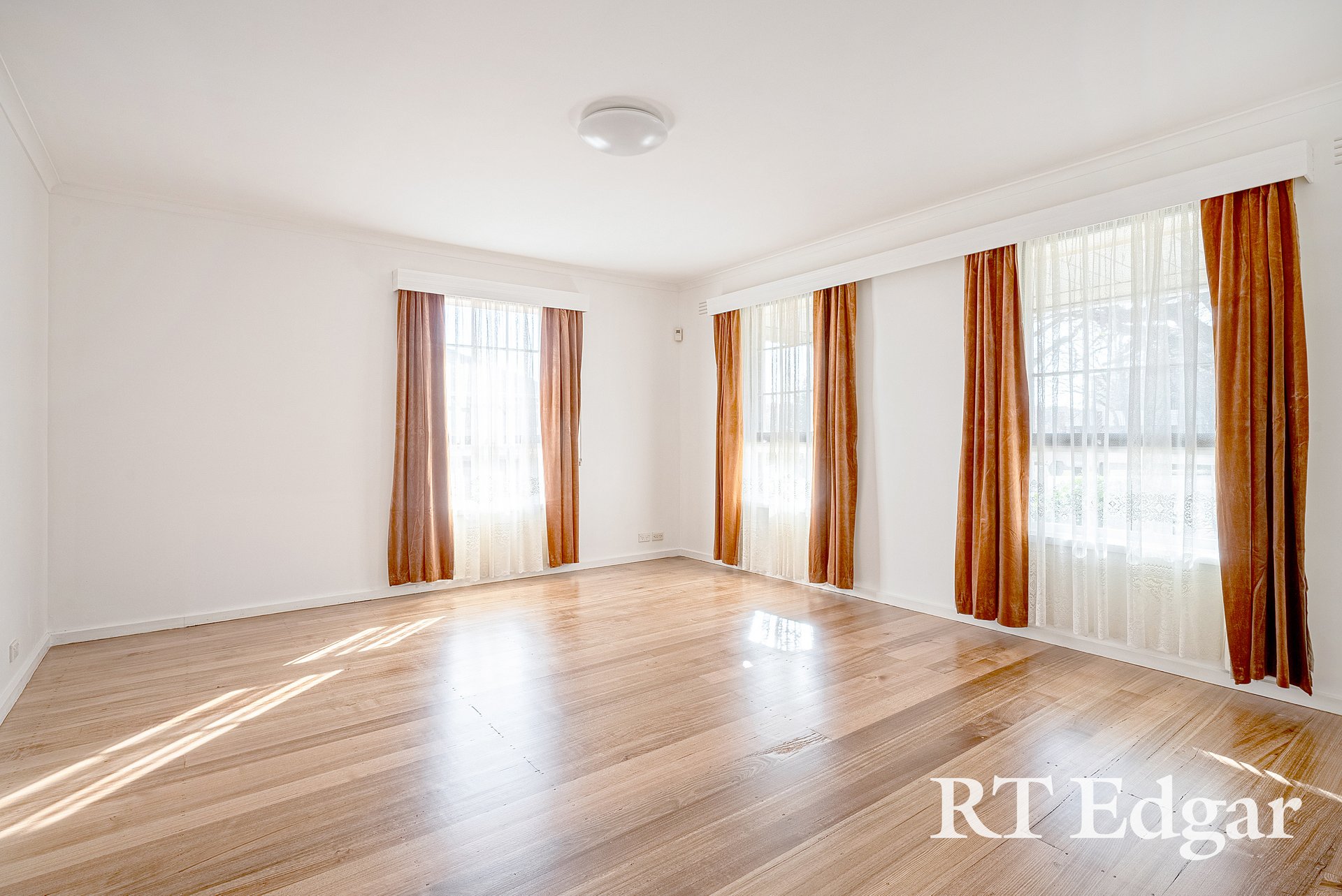 Property Gallery Thumbnail 3