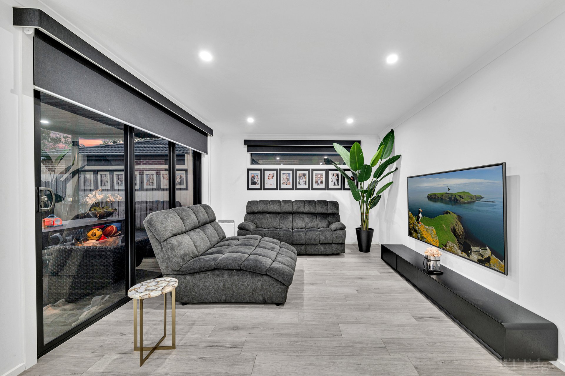 Property Gallery Thumbnail 9