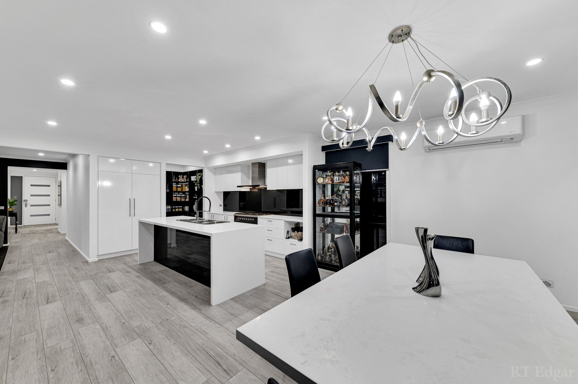 Property Gallery Thumbnail 12