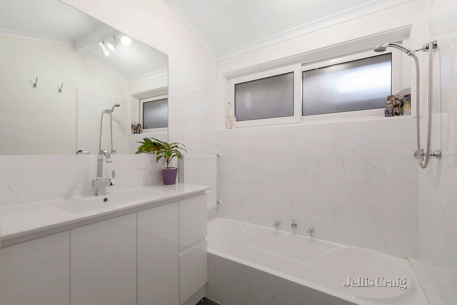 54 Gladwyn Avenue, Bentleigh East image 7