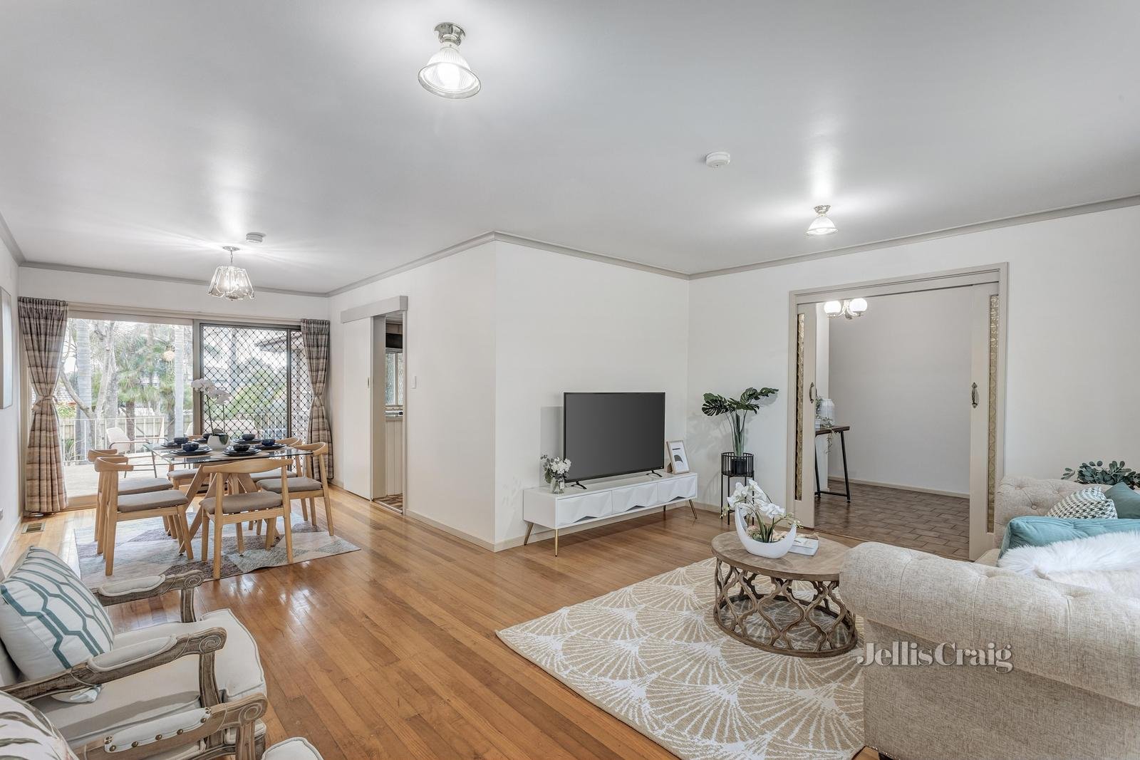 54 Glen Tower Drive, Glen Waverley image 3