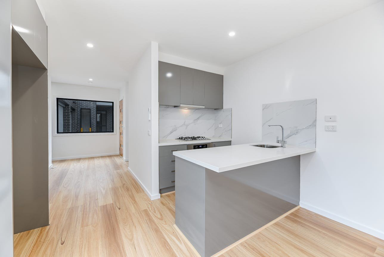 5/4 Hillside Street, Springvale image 2