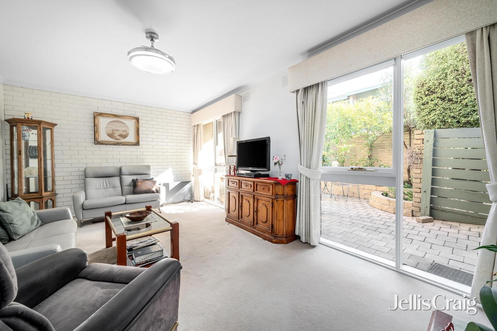 5/4 Kireep Road, Balwyn image 2
