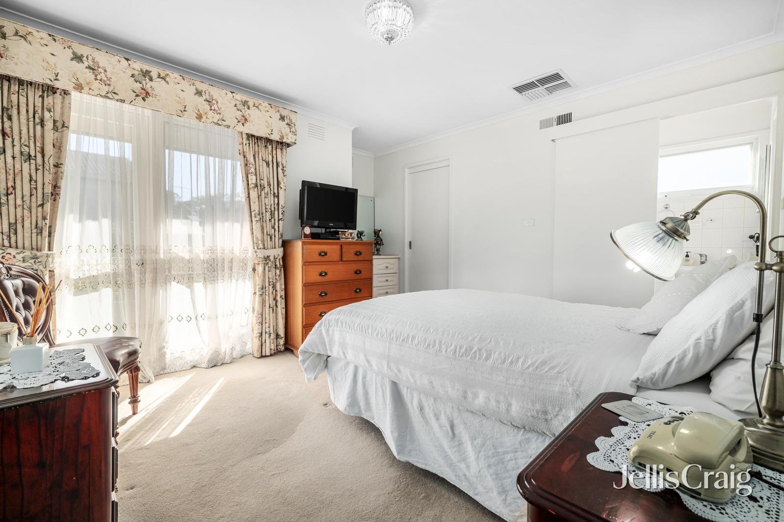 5/4 Kireep Road, Balwyn image 6
