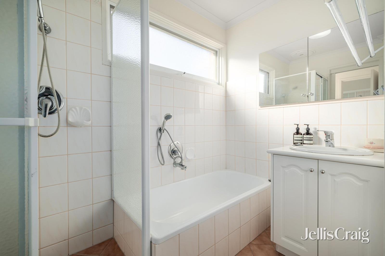 5/4 Kireep Road, Balwyn image 8
