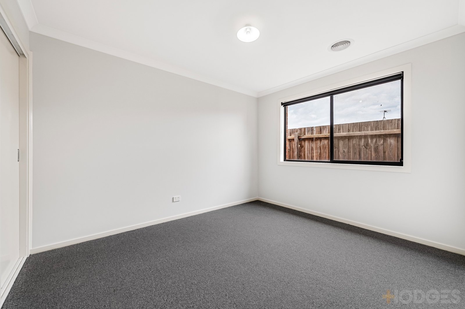 5 / 4 Mantello Drive Werribee